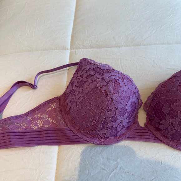 Victoria's Secret Lace Push-Up Bra with Adjustable Straps - Picture 2 of 5
